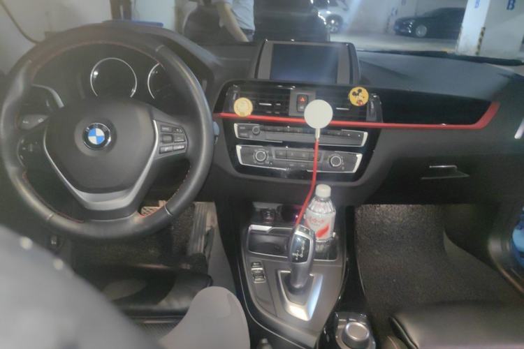 Used BMW 1 Series 2018 118i Sport Design Package Center Console