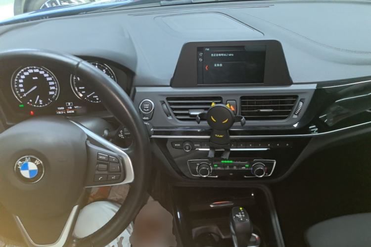 Used BMW 1 Series 2018 118i Sport Edition Center Console