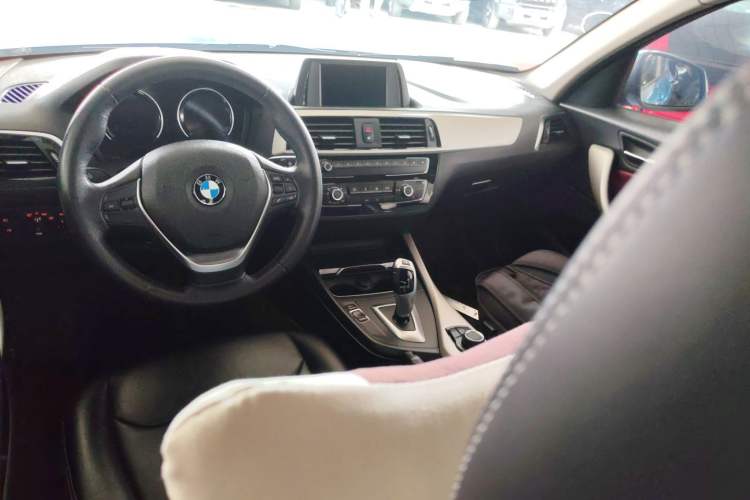 Used BMW 1 Series 2018 118i Leading Model Center Console