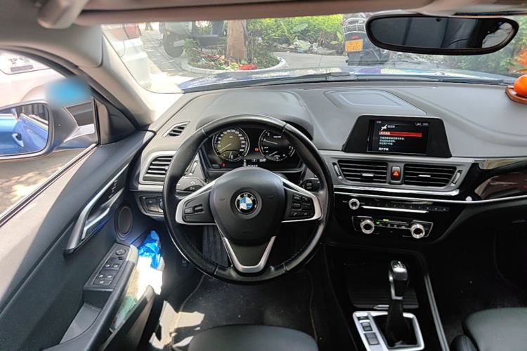 Used BMW 1 Series 2018 118i Sport Edition Center Console