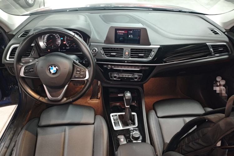 Used BMW 1 Series 2018 118i Sport Edition Center Console