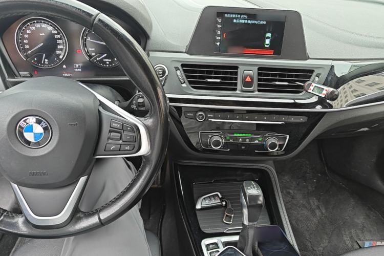 Used BMW 1 Series 2018 118i Sport Edition Center Console