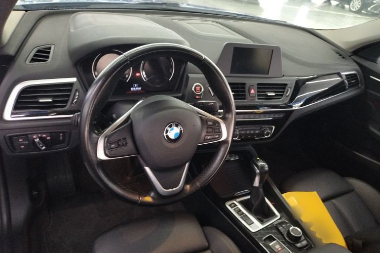 Used BMW 1 Series 2018 118i Sport Edition Center Console