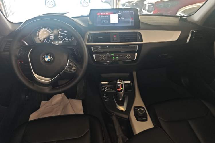 Used BMW 1 Series 2018 118i Leading Model Center Console