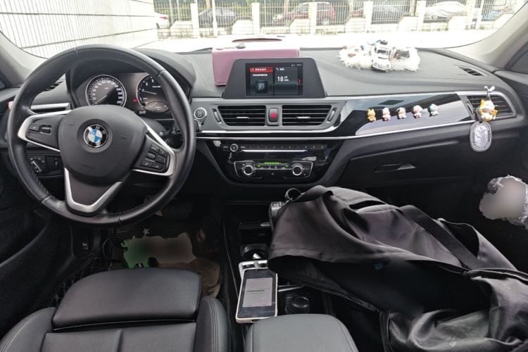 Used BMW 1 Series 2018 118i Sport Edition Center Console