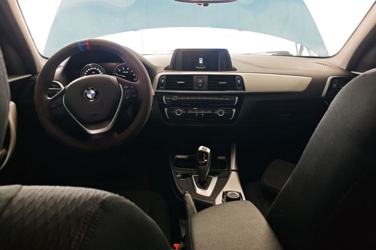 Used BMW 1 Series 2018 118i Leading Model Center Console