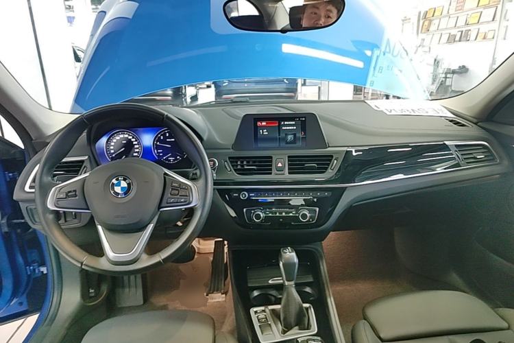 Used BMW 1 Series 2018 118i Sport Edition Center Console
