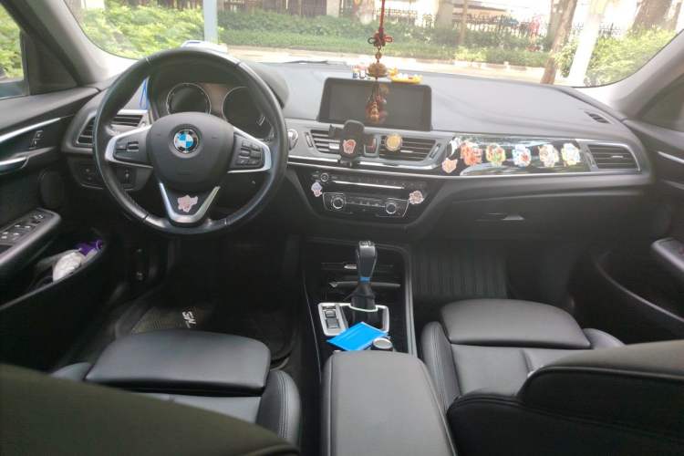 Used BMW 1 Series 2018 118i Sport Edition Center Console