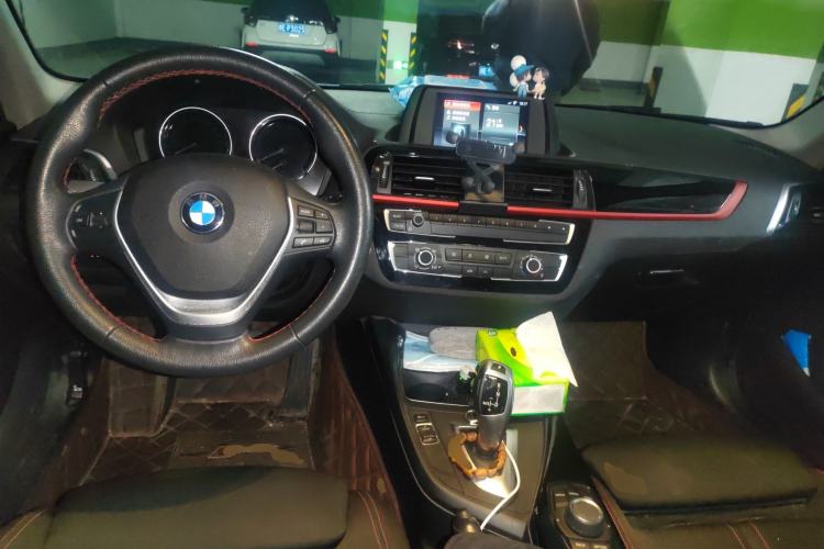 Used BMW 1 Series 2018 118i Sport Design Package Center Console