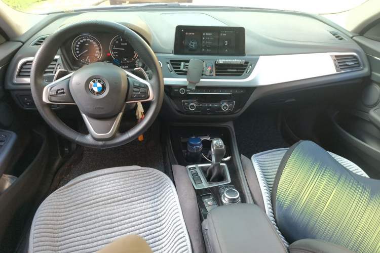 Used BMW 1 Series 2018 120i Design Package Model Center Console