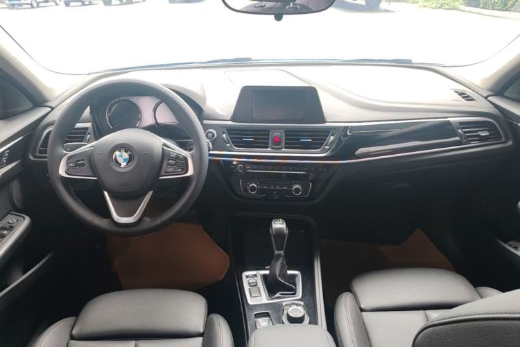 Used BMW 1 Series 2018 118i Sport Edition Center Console
