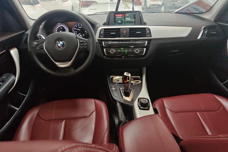 Used BMW 1 Series 2018 118i Leading Model Center Console