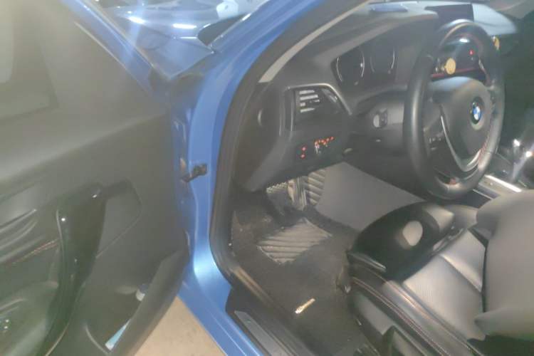 Used BMW 1 Series 2018 118i Sport Design Package Driver Seat