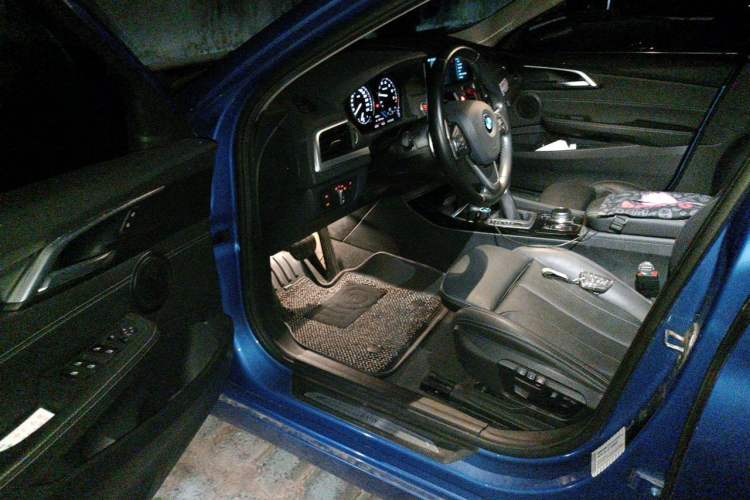 Used BMW 1 Series 2018 125i Sport Edition Driver Seat