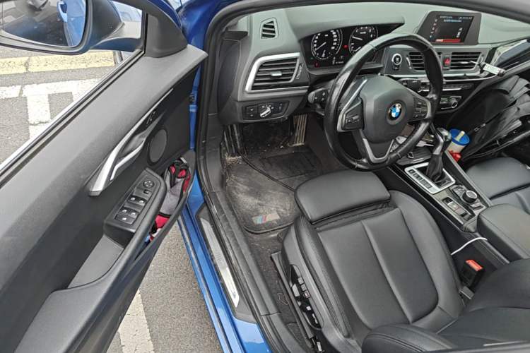 Used BMW 1 Series 2018 118i Sport Edition Driver Seat
