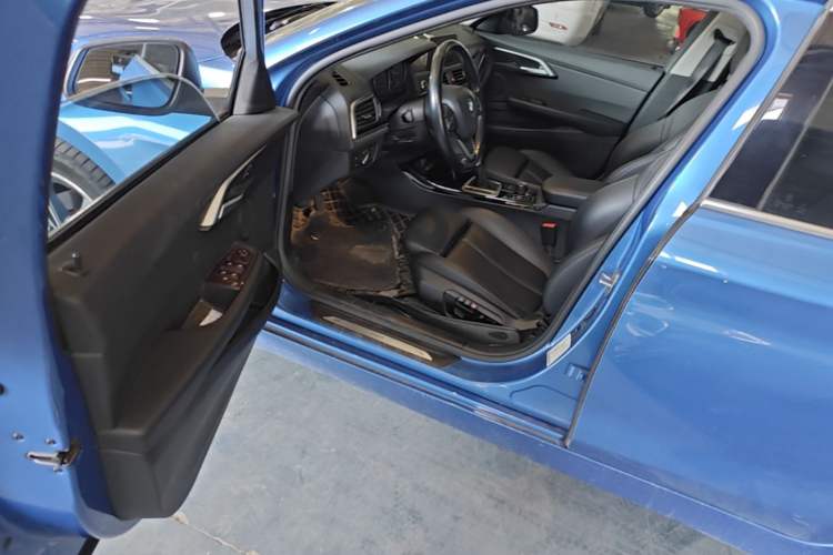 Used BMW 1 Series 2018 118i Sport Edition Driver Seat