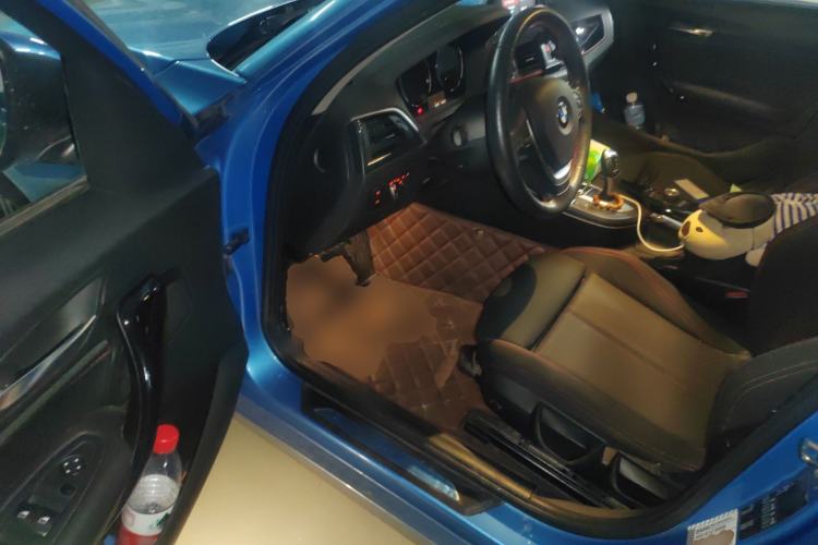Used BMW 1 Series 2018 118i Sport Design Package Driver Seat