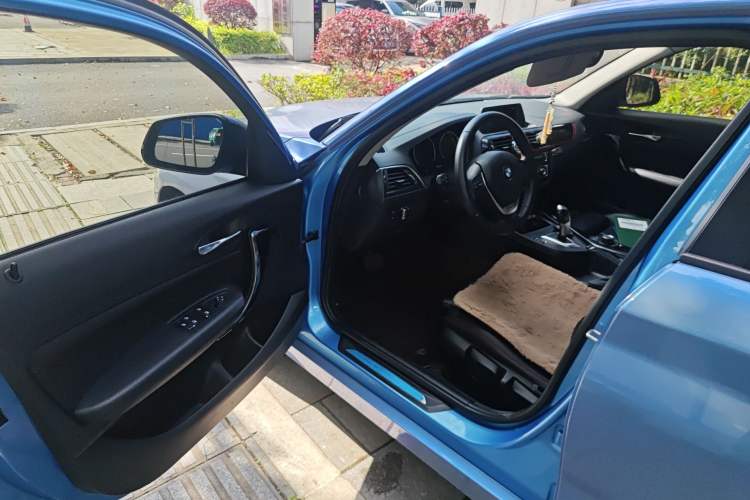 Used BMW 1 Series 2018 118i Sport Design Package Driver Seat