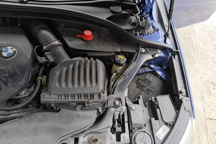 Used BMW 1 Series 2018 118i Fashion Model Engine Bay Left