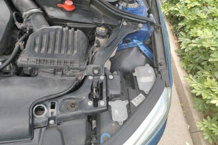 Used BMW 1 Series 2018 118i Sport Edition Engine Bay Left