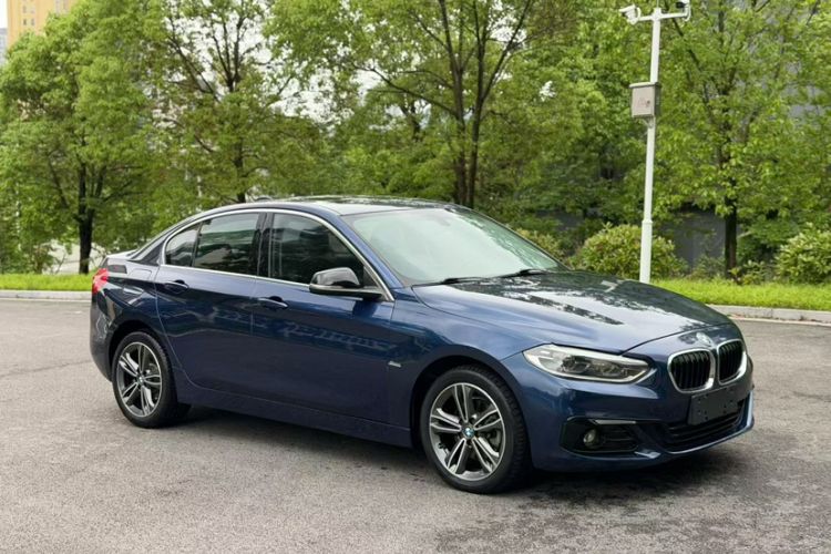 Used BMW 1 Series 2018 118i Sport Edition Exterior 4