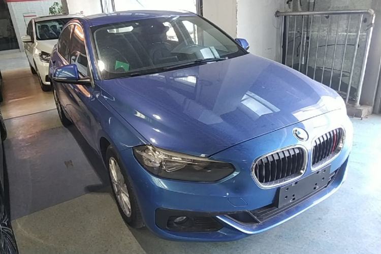Used BMW 1 Series 2018 118i Fashion Model Front Right 45 Deg