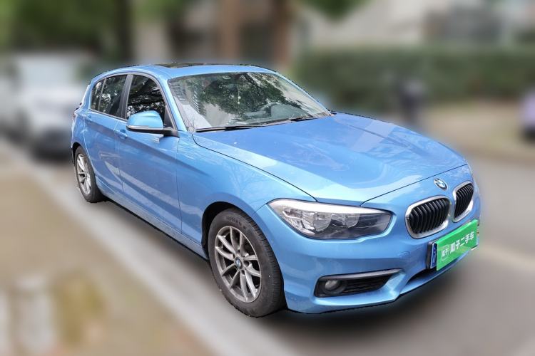 Used BMW 1 Series 2018 118i Leading Model Front Right 45 Deg