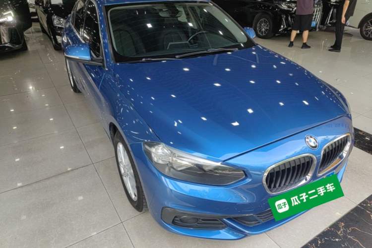 Used BMW 1 Series 2018 118i Fashion Model Front Right 45 Deg