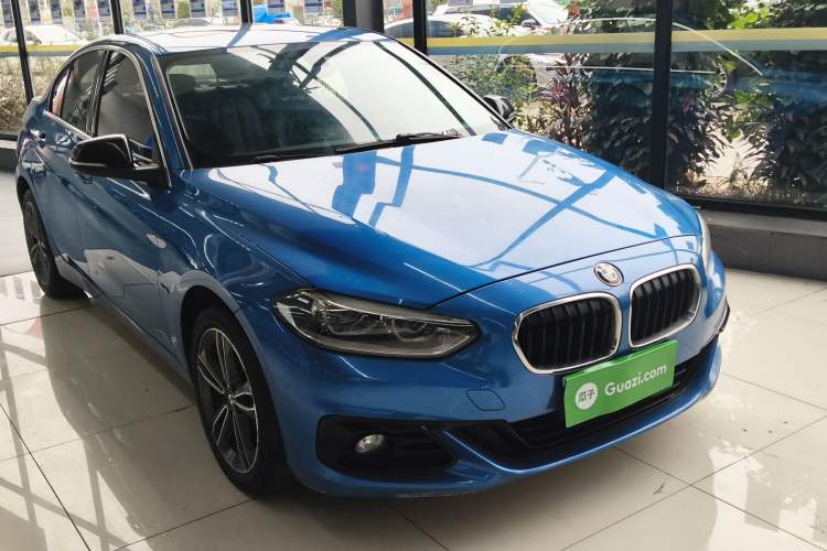 Used BMW 1 Series 2018 118i Sport Edition Front Right 45 Deg