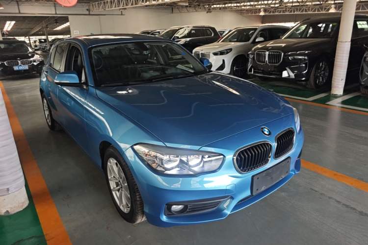 Used BMW 1 Series 2018 118i Leading Model Front Right 45 Deg