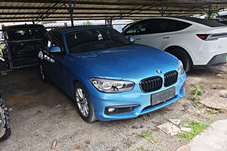 Used BMW 1 Series 2018 118i Leading Model Front Right 45 Deg