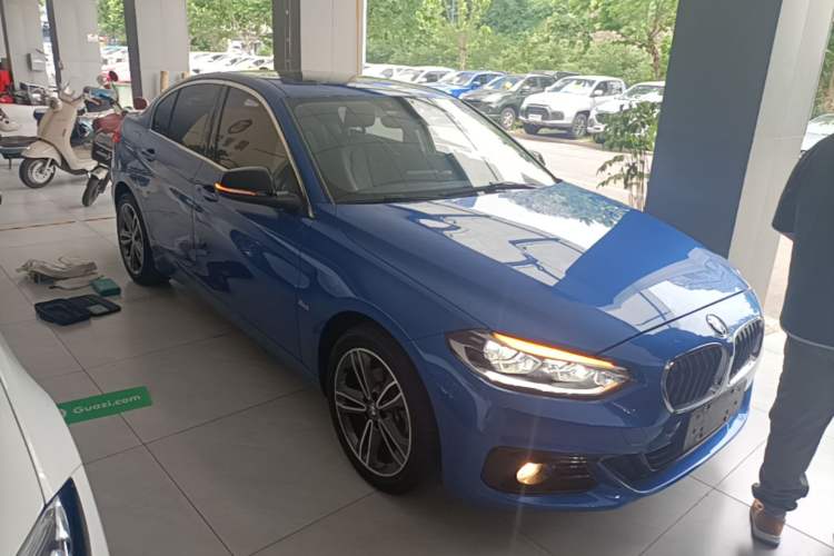 Used BMW 1 Series 2018 118i Sport Edition Front Right 45 Deg