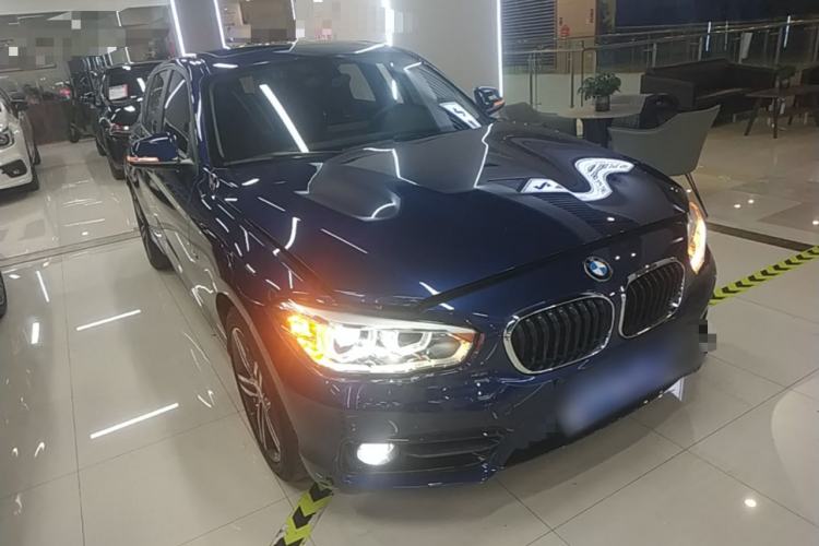 Used BMW 1 Series 2018 118i Sport Design Package Front Right 45 Deg