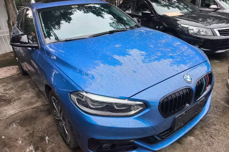Used BMW 1 Series 2018 118i Sport Edition Front Right 45 Deg