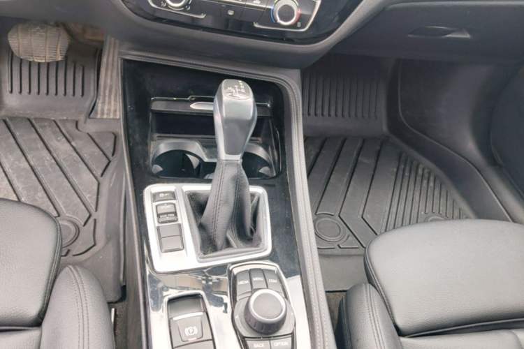 Used BMW 1 Series 2018 118i Sport Edition Gear Lever
