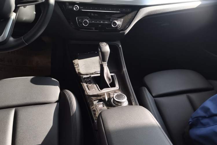 Used BMW 1 Series 2018 120i Design Package Model Gear Lever
