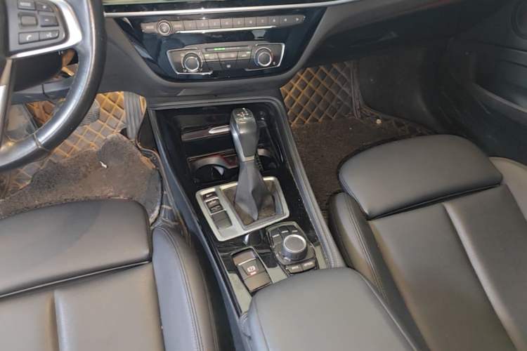 Used BMW 1 Series 2018 118i Sport Edition Gear Lever
