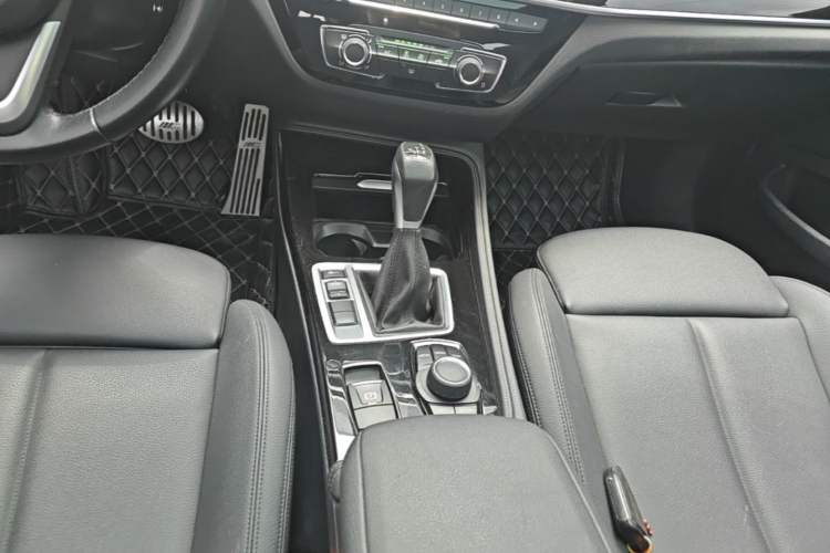 Used BMW 1 Series 2018 Facelifted 118i Sport Edition Gear Lever