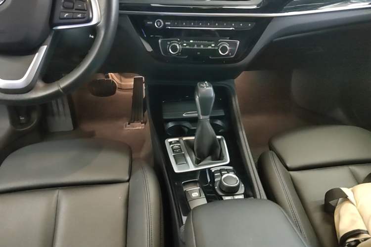 Used BMW 1 Series 2018 118i Sport Edition Gear Lever
