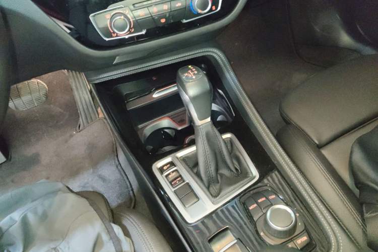 Used BMW 1 Series 2018 118i Sport Edition Gear Lever