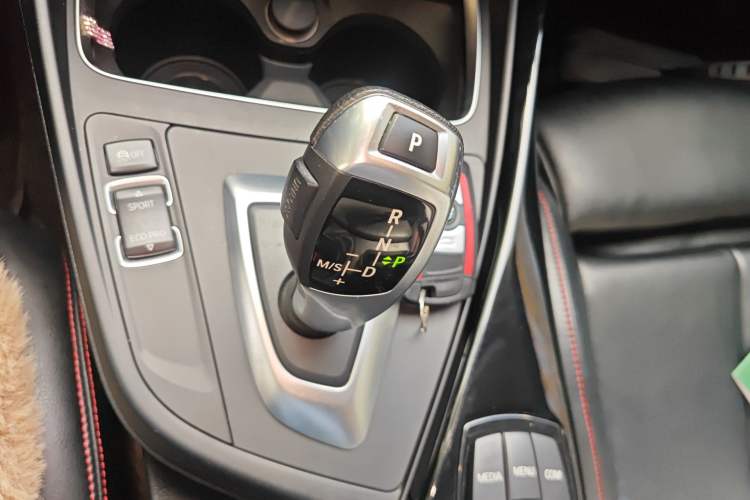 Used BMW 1 Series 2018 118i Sport Design Package Gear Lever