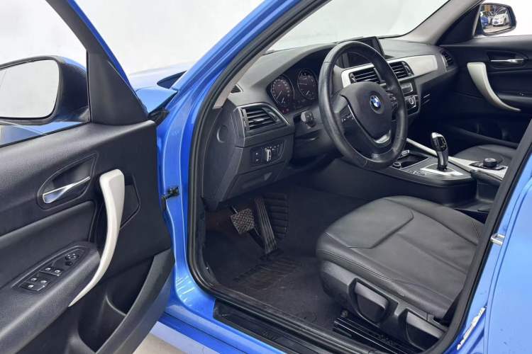 Used BMW 1 Series 2018 118i Leading Model Interior 2