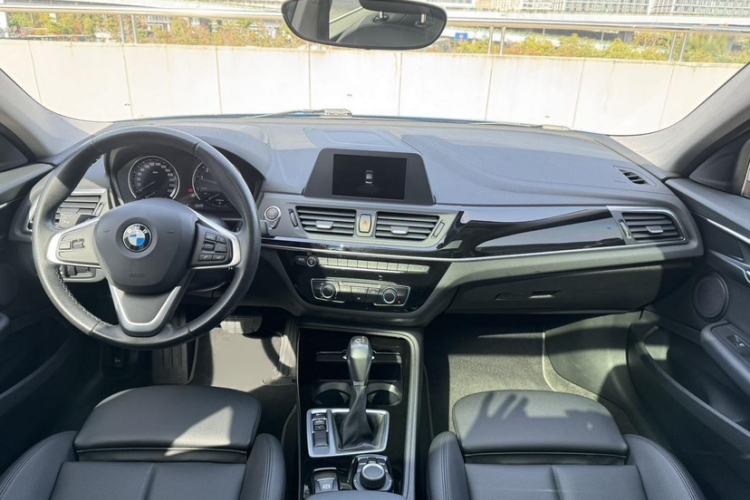 Used BMW 1 Series 2018 118i Sport Edition Interior 9
