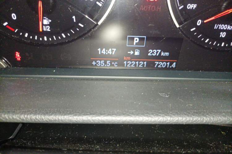 Used BMW 1 Series 2018 120i Design Package Model Odometer Close Up