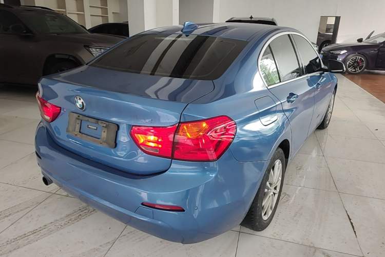 Used BMW 1 Series 2018 118i Fashion Model Rear Right 45 Deg