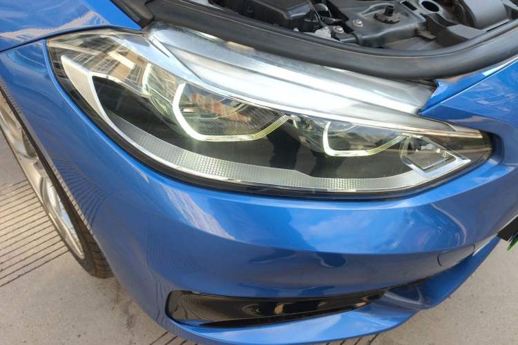 Used BMW 1 Series 2018 120i Design Package Model Right Front Headlight