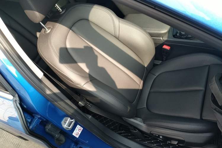 Used BMW 1 Series 2018 118i Sport Edition Right Front Seat