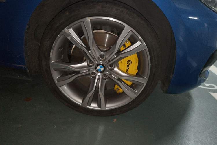 Used BMW 1 Series 2018 120i Design Package Model Right Front Wheel Hub