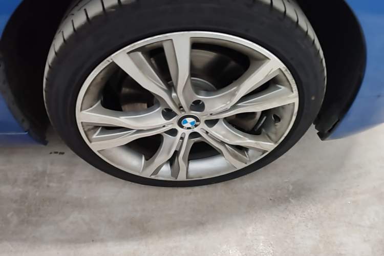 Used BMW 1 Series 2018 Restyled 120i Design Package Edition Right Front Wheel Hub