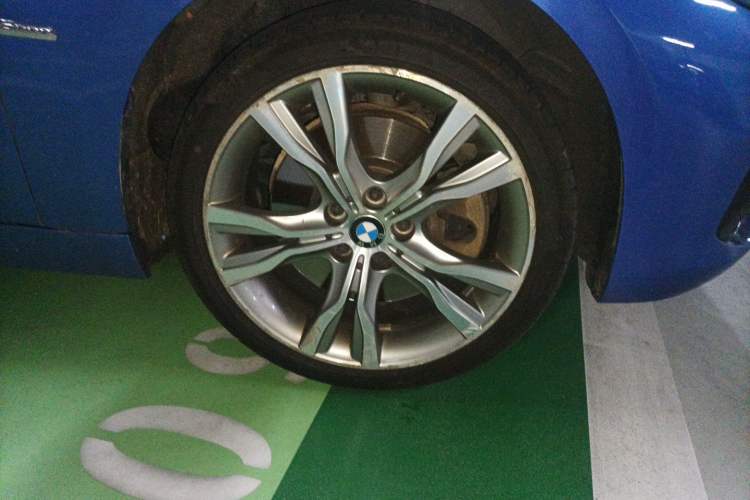 Used BMW 1 Series 2018 120i Design Package Model Right Front Wheel Hub